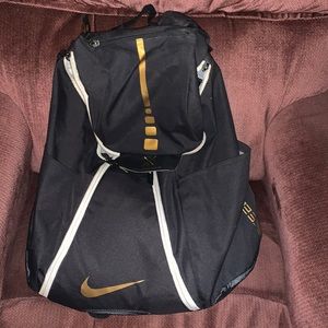 Nike Elite Backpack Black w Gold